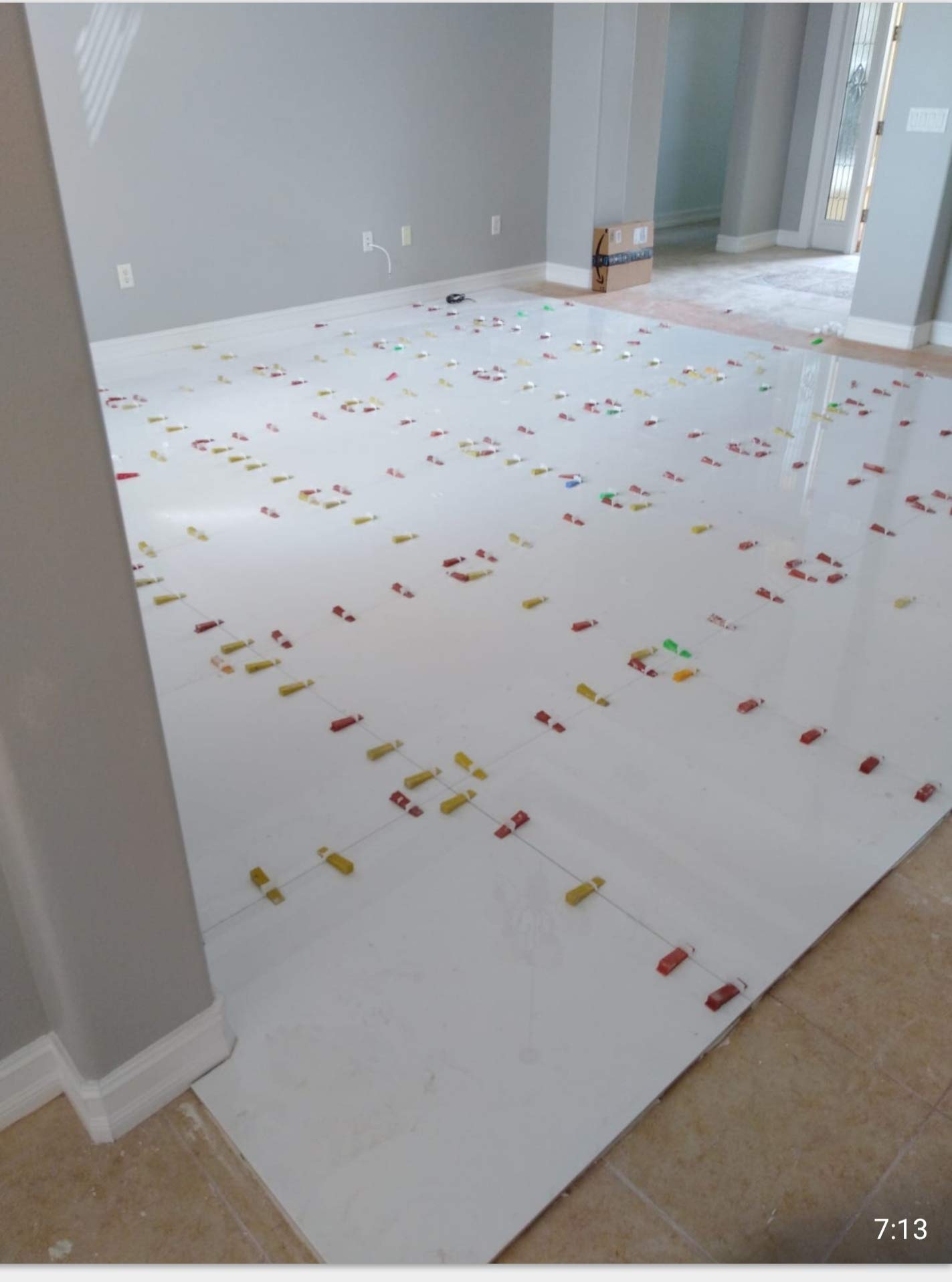 Sistema di livellamento per piastrelle da 1/51", 600 pezzi, funziona con quasi tutti i cunei sul mercato, sistema di livellamento distanziatori per piastrelle da 0,5 mm per una facile