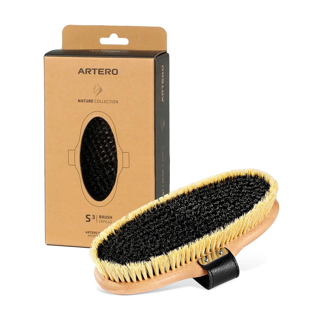 Artero Saturno S3. Cepillo para caballos con cerdas exteriores de 2,5 cm que arrastran todo el polvo y cerdas interiores de 1,9 cm que limpian en profundidad.
