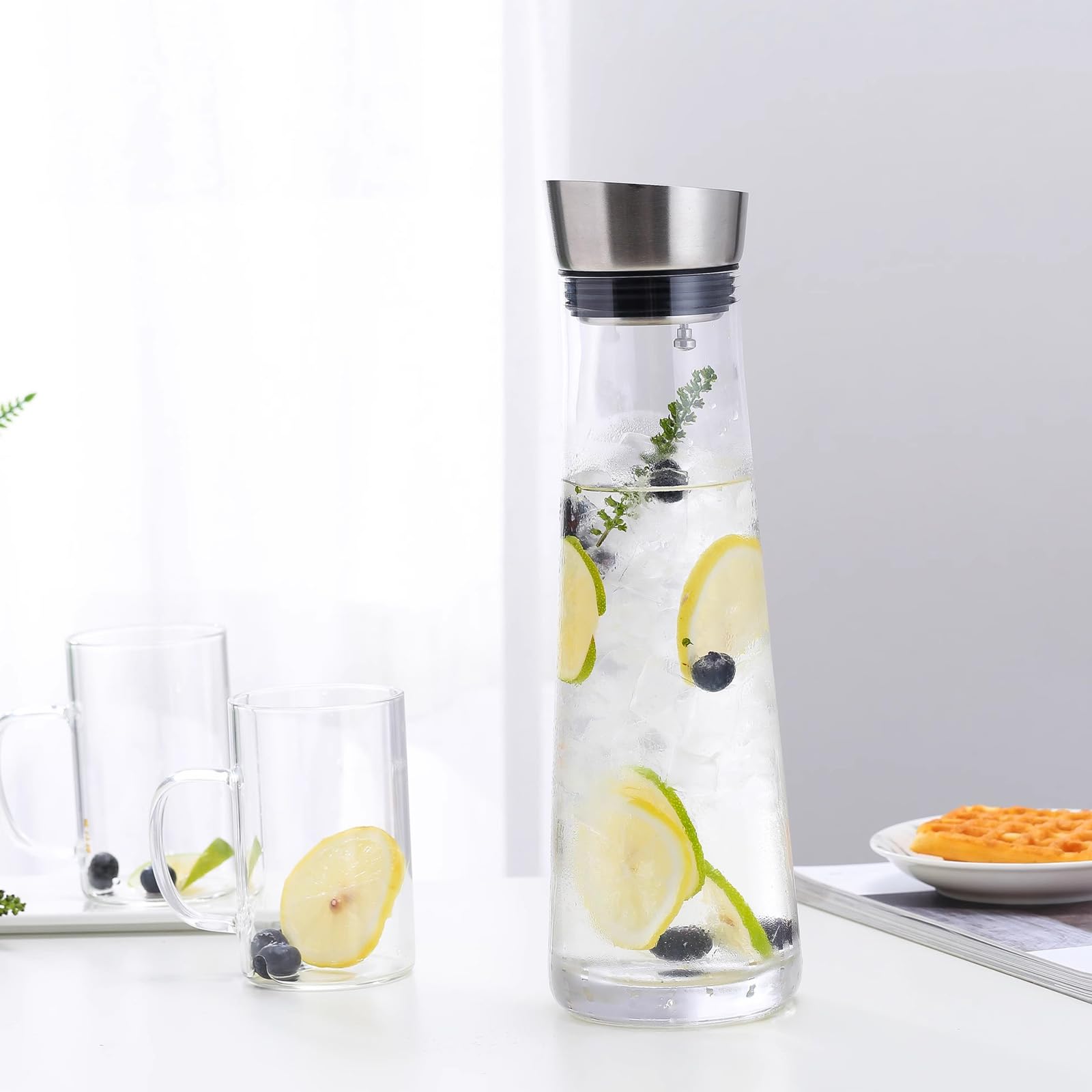APACALI 2 unidades de jarra de cristal con tapa, jarra de 1 litro con tapa, jarra de agua de cristal para bebidas caseras, té helado, leche, café y vino