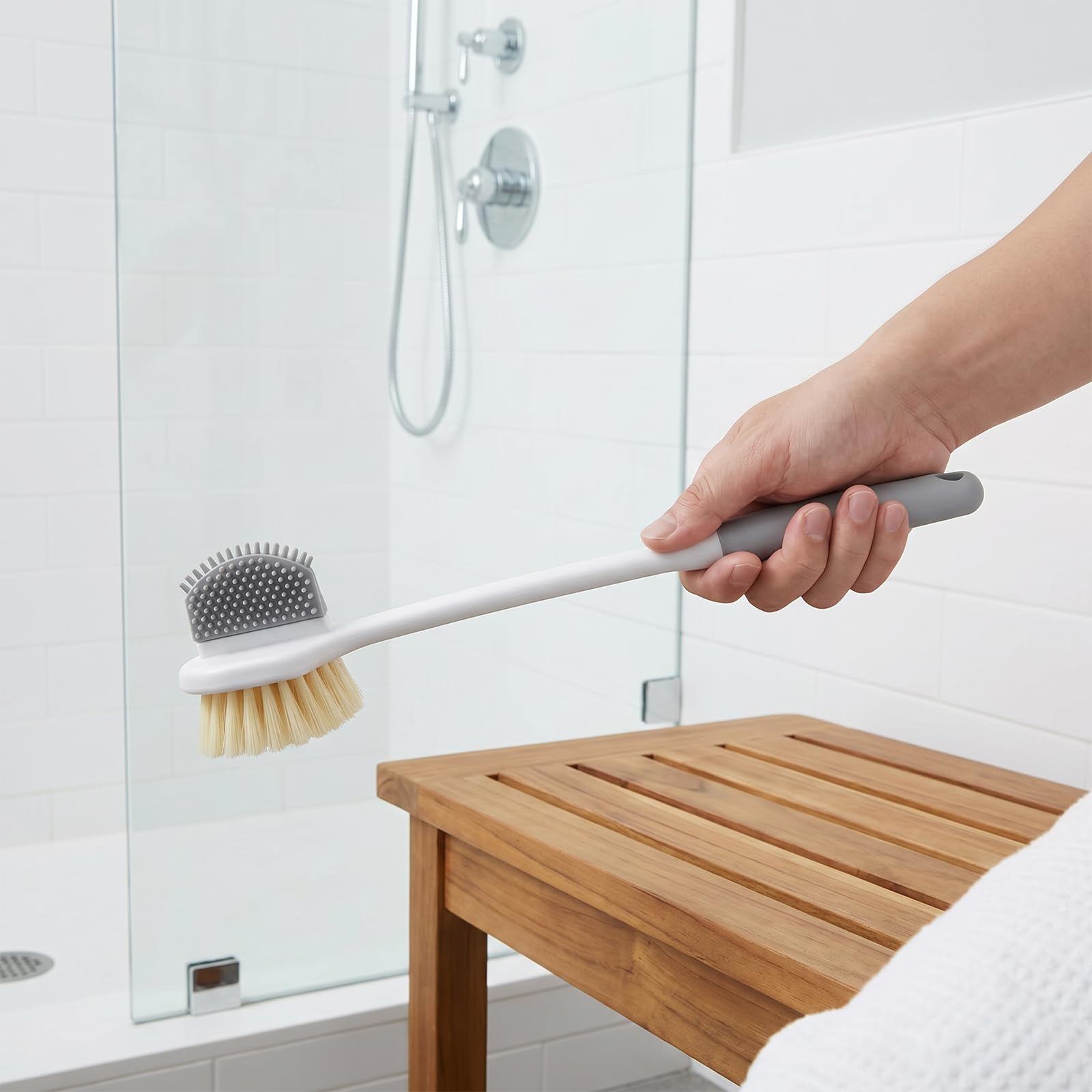 Brosse de Douche Long, Manche Brosse Dos pour Seniors Brosse Pied Douche Nettoyeur Orteils Soin des Pieds Brosse 2 en 1 Double Face Silicone et Poils Doux Ergonomique Antidérapante