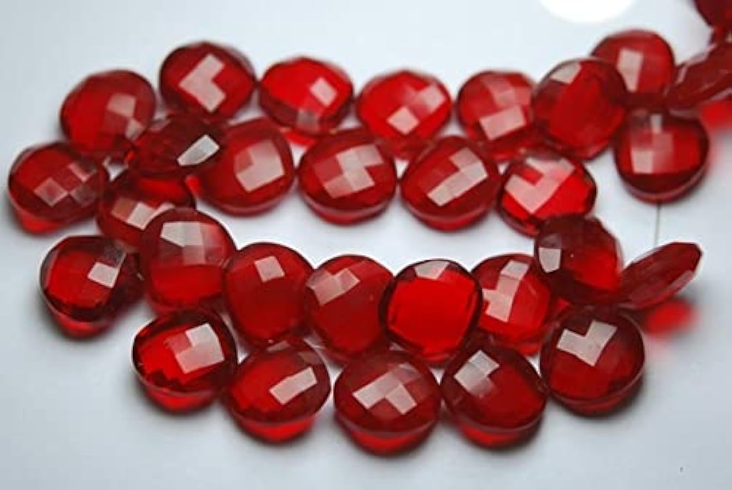 Briolettes quartz rouge rubis en cœur 14mm pour créer vos bijoux de soirée