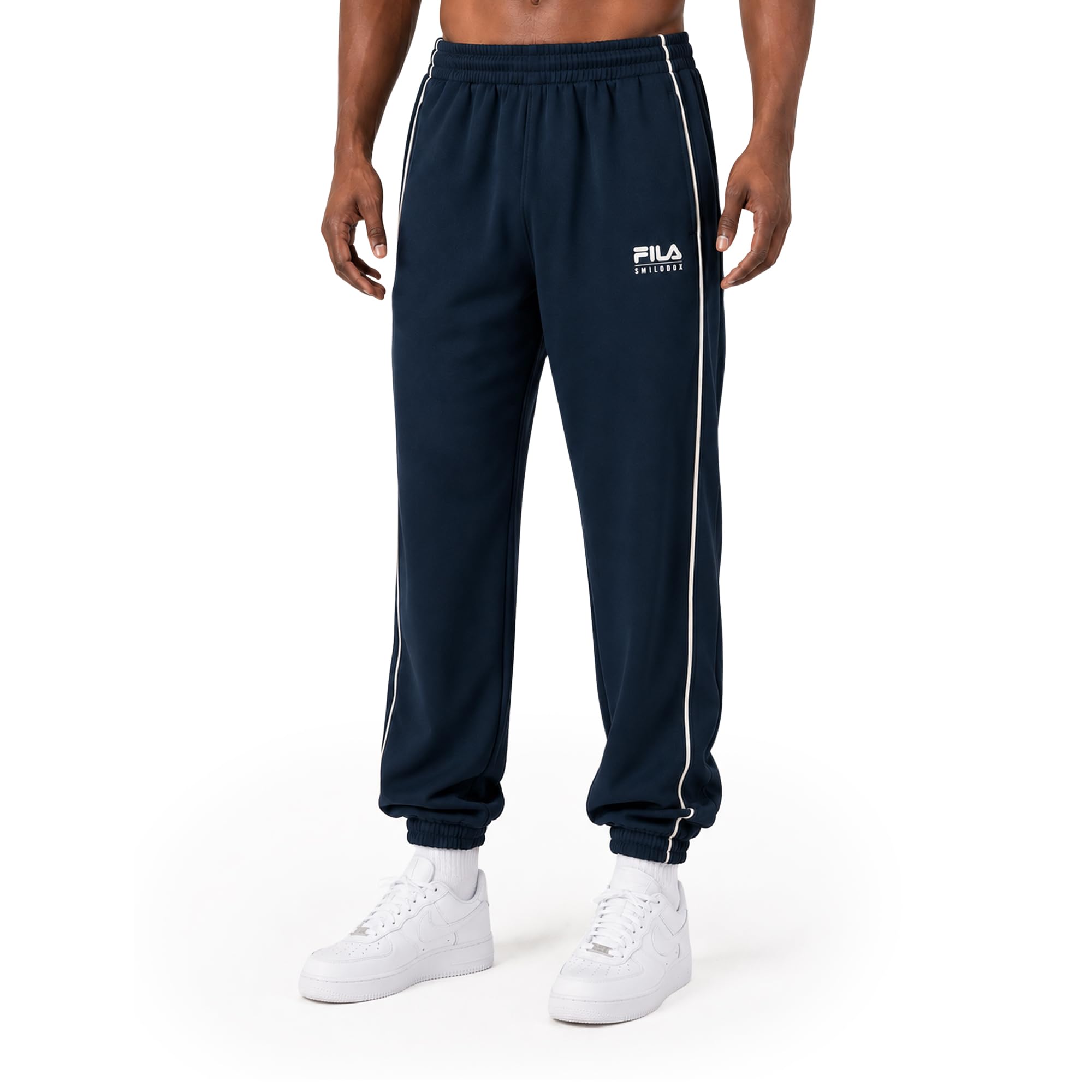 SMILODOX x FILA Jogginghose Herren Iseo, Regular Fit Trainingshose, aus Baumwolle, Sport Jogger mit Tunnelzug, schmale Seitenstreifen, Freizeit & Fitness Sweatpants, für Gym & Streetwear