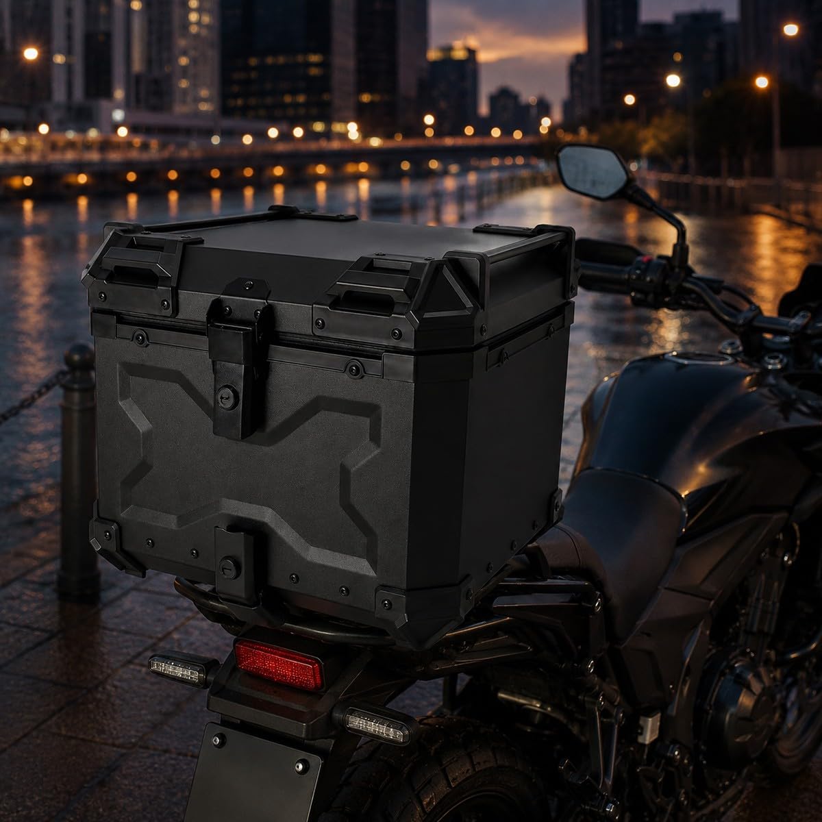 Bauletto Moto Alluminio 45 L per Casco integrale e Giacca da con Piastra di Montaggio Fodera interna e Schienale Valigia Posteriore Total Black per Scooter Moto Uso Quotidiano