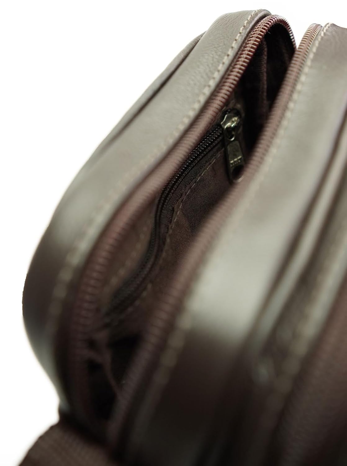 Shoulder Bag Unissex – Bolsa de Couro Legítimo Masculina Feminina Premium Bolsa Versátil Masculina e Feminina 05 em promoção! Veja a oferta e mais achadinhos de Bolsas 3 Hoje é o melhor dia para comprar Shoulder Bag Unissex – Bolsa de Couro Legítimo Masculina Feminina Premium Bolsa Versátil Masculina e Feminina 05 com aquele preço maroto! Promoção! Aproveite a oferta! 3