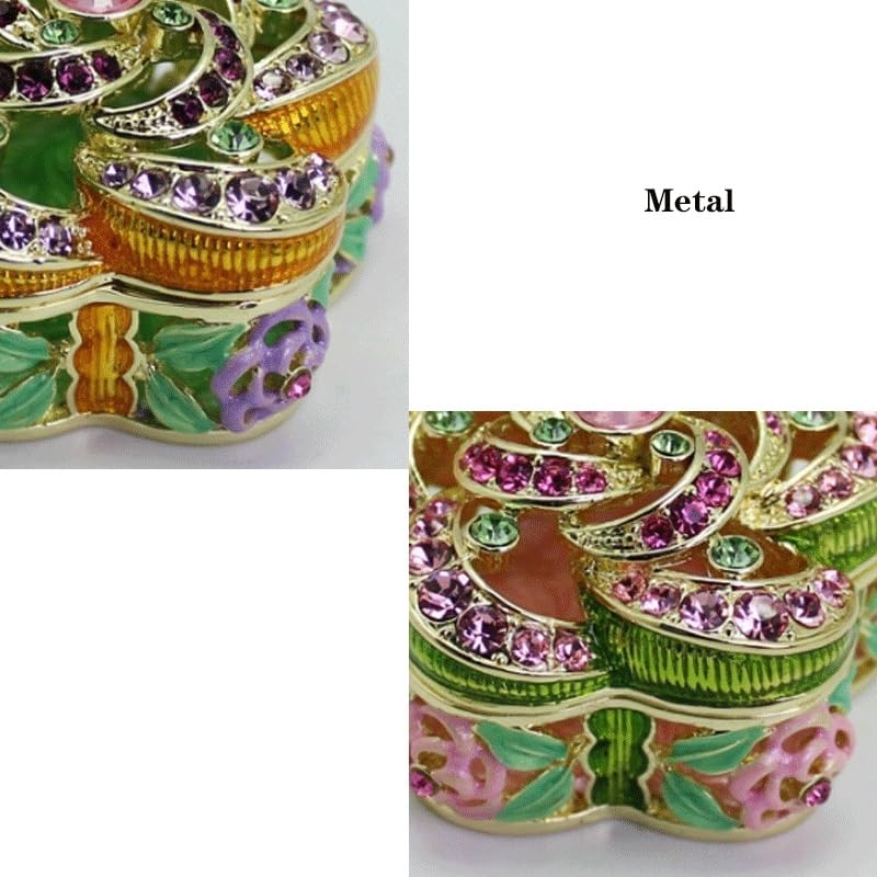 Conservazione di ornamenti in metallo tempestati di fiori di...
