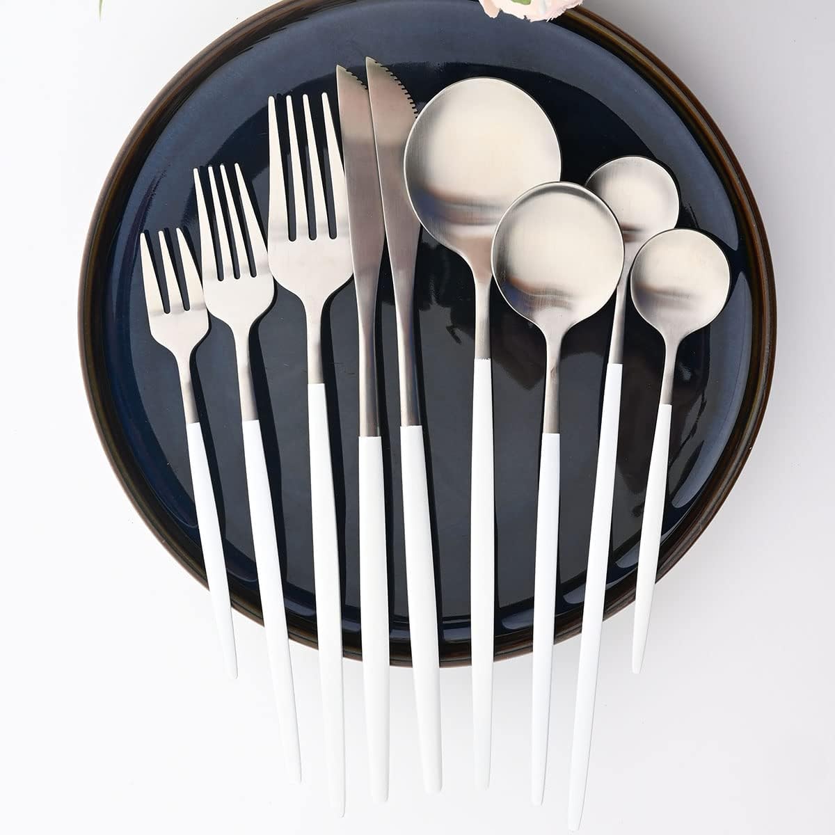 Gugrida Matte Polished White Silver Flatware, Lightweight design 36 Pieces Stainless Steel Cutlery Sets Service for 6 Including Forks Spoons Knives Silverware Utensils Set Tableware