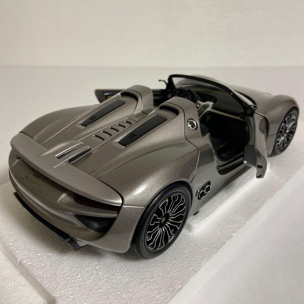 Amazon | ☆ミニカーディーラー／ミニチャンプス／MINICHAMPS：1