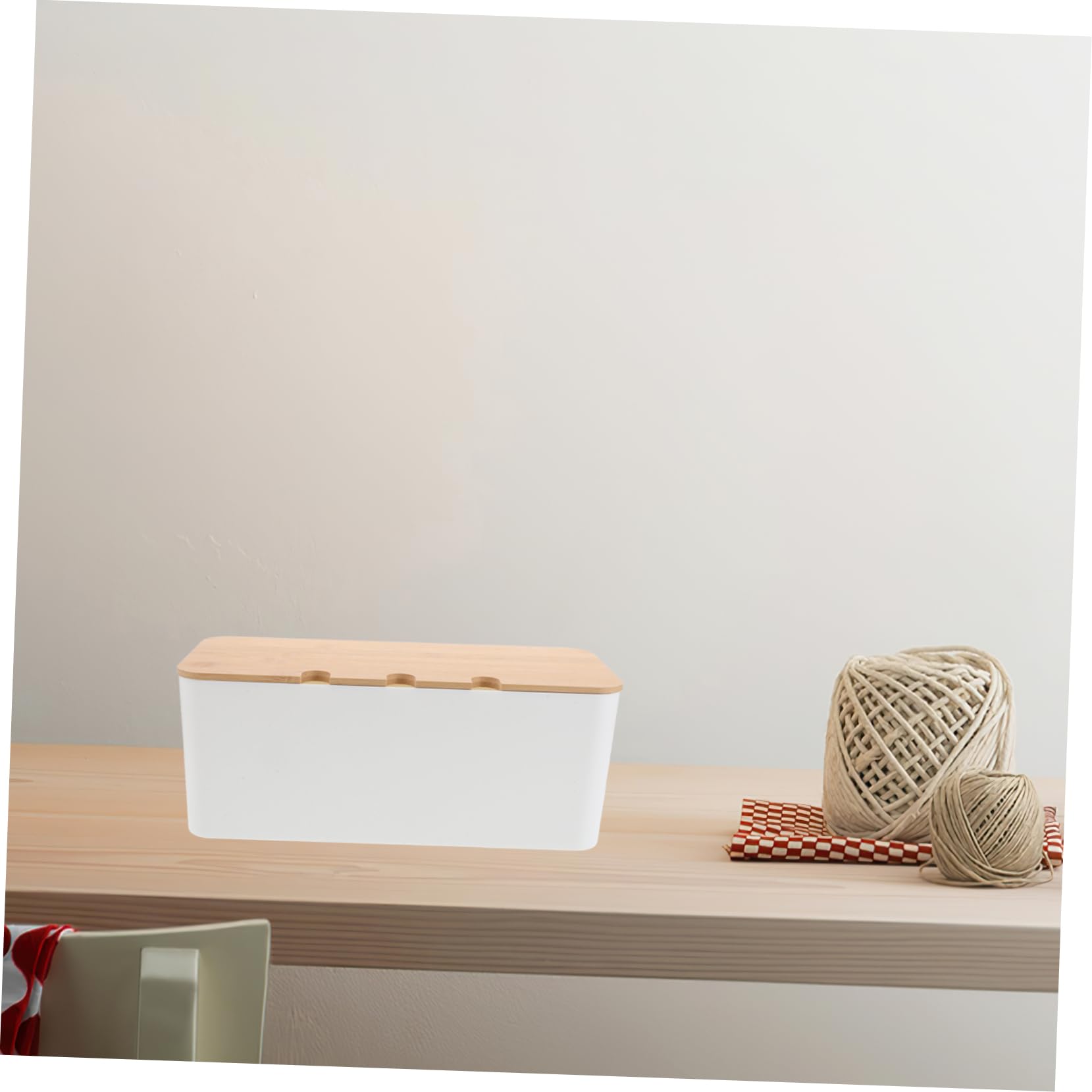 Caja de Gestión de Cables de Plástico con Orificios y Tapa de Madera | 1 Juego, Diseño Multifuncional para Oficina y Hogar, Acceso Cómodo al Cableado, Organiza Varios Dispositivos