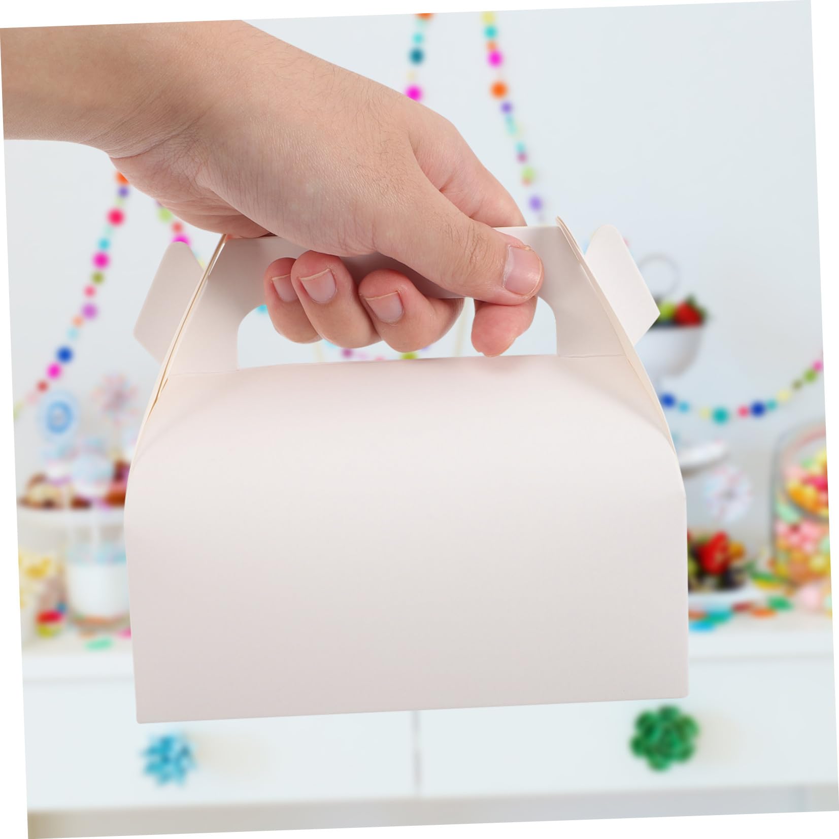 50 Stück Weiße Cupcake Bäckereibox aus Papier mit Griff Faltbare Muffins Transportbox für Hochzeit und Restaurant Praktische Tortenschachteln für Kuchen und Gebäck