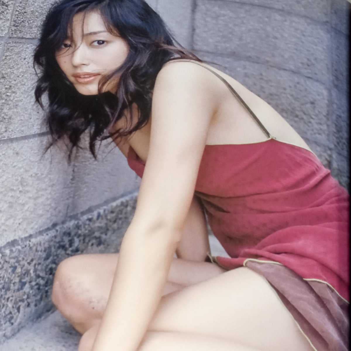 Amazon.co.jp: 余白、その色。 木村多江写真集 2005年平成17年  日本アカデミー賞、ブルーリボン賞共に主演女優賞が魅せるファースト写真集 89ページ : おもちゃ