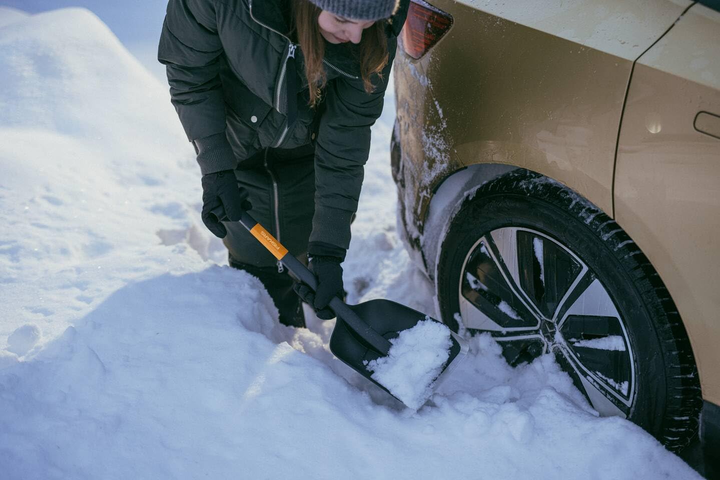 Fiskars Pala da Neve 63 cm Accessorio per Automobile Impugnatura a T Bordo in Acciaio Inox