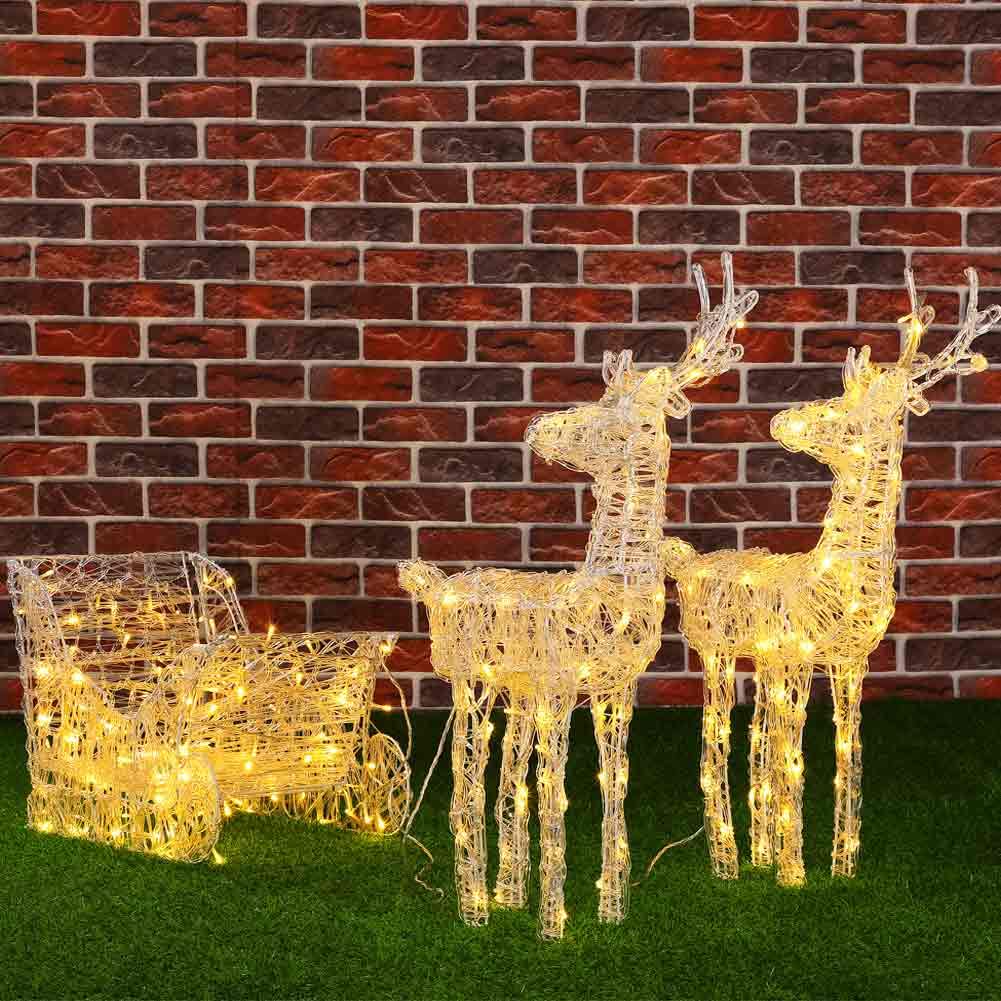 BAKAJI Traîneau et Rennes de Noël 3D Lumineux 240 lumières LED Blanc Chaud pour Jardin extérieur à Piles 7 Effets Lumineux Hauteur Rennes 68 cm traîneau 35 cm