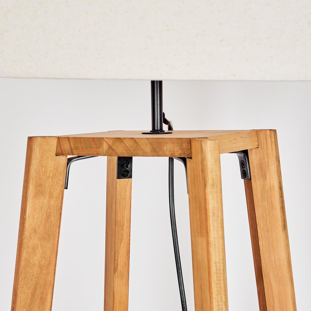 HOFSTEIN Stehleuchte Flemming, Stehlampe aus Holz/Metall im modernen Boho-Design, Schirm aus Stoff, Ø 50 cm, 152 cm, E27, mit Fußschalter und Ablagefläche - Wohnzimmer, Schlafzimmer, Esszimmer, Flur