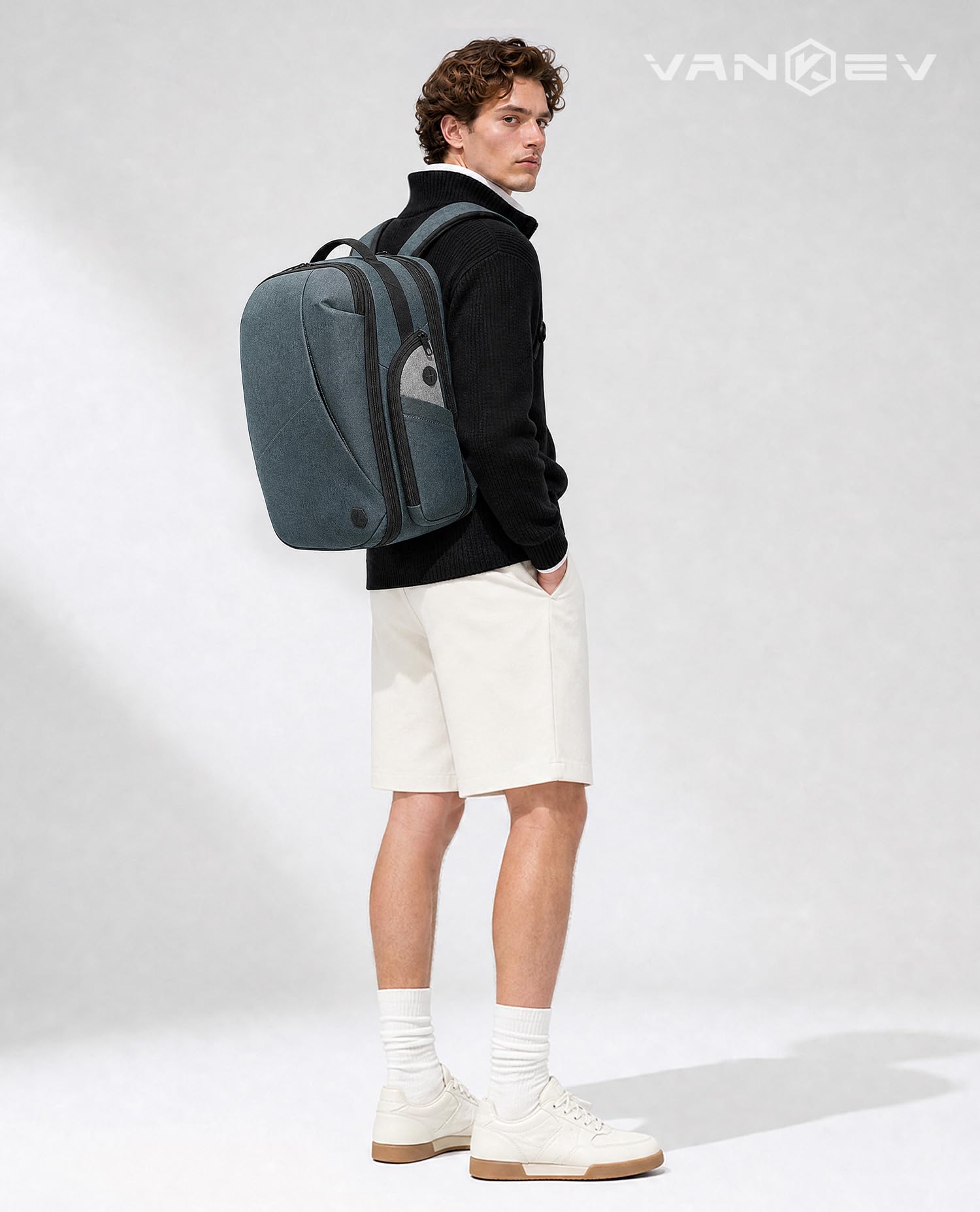 VANKEV Zaino da Viaggio Espandibile Bagaglio a Mano per EasyJet Borsa PC | 30L-38L, Grande Capacità, Zaino Leggero per PC 17 Pollici, Borsa da Viaggio Casual per Uomo e Donna, Blu Ardesia Quantistica
