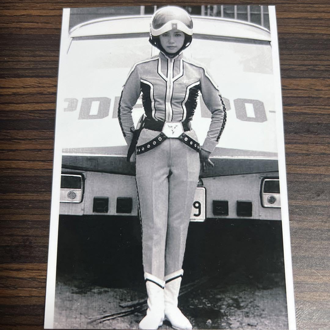 Amazon.co.jp: ウルトラセブン アンヌ隊員 ひし美ゆり子 写真 3枚 女優