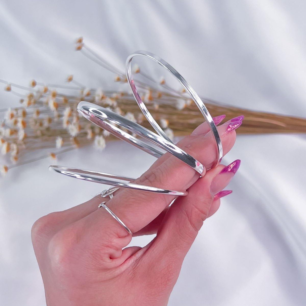 Bracelete em Prata Fio Redondo 6,3 cm Interno Joia em Prata 925 100% Original em promoção! Veja a oferta e mais achadinhos de Bijuterias 7 Hoje é o melhor dia para comprar Bracelete em Prata Fio Redondo 6,3 cm Interno Joia em Prata 925 100% Original com aquele preço maroto! Promoção! Aproveite a oferta! 7