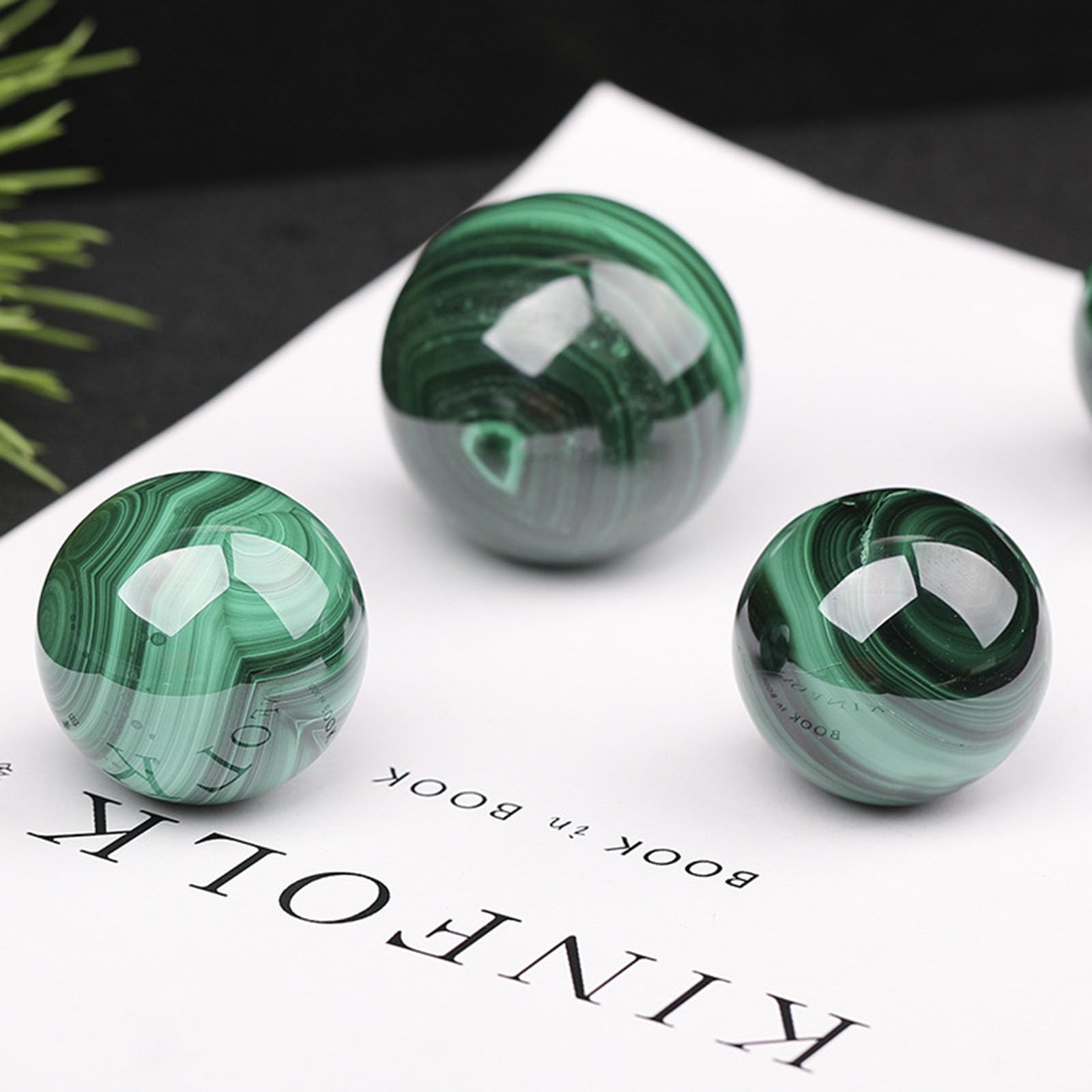 Bola de Cristal de malaquita Natural Pulida, Esfera de Piedra de Cuarzo cristalino, meditación, Feng Shui, Aura, decoración del hogar, Pieza de exhibición, Escultura, estatuilla,6.5~7cm
