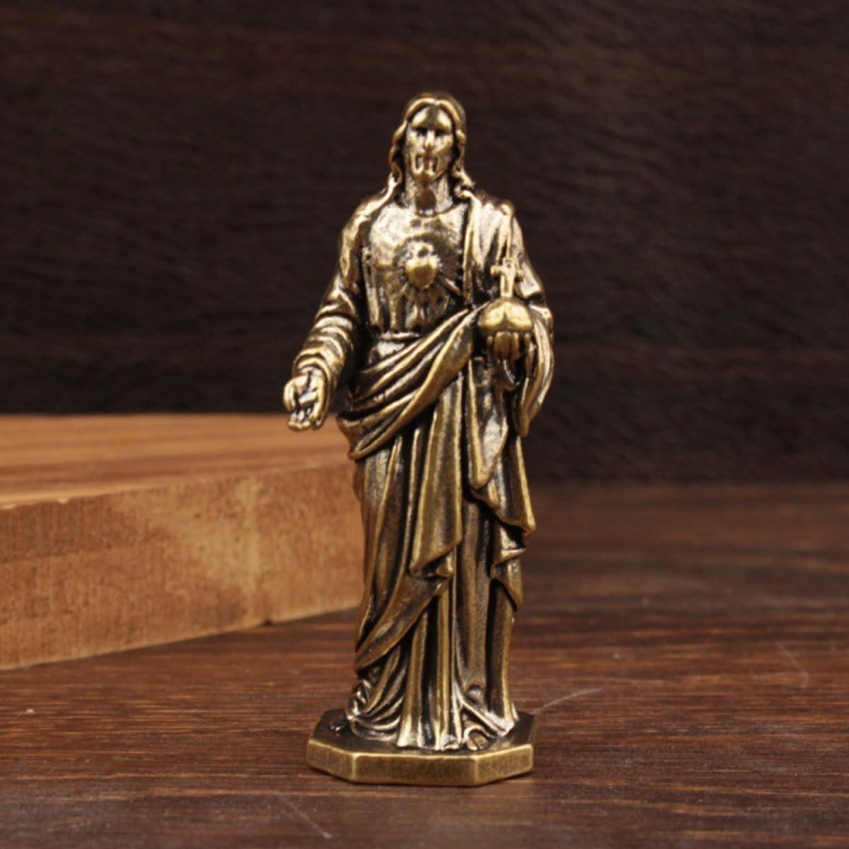 Vintage Mini Jesus Brass Figurine Christian Religious Gifts for Women Decor 3D Jesus Statues for Home Office Table Desk Metal Decor Collection Figurine Decoration (HTB J4399)