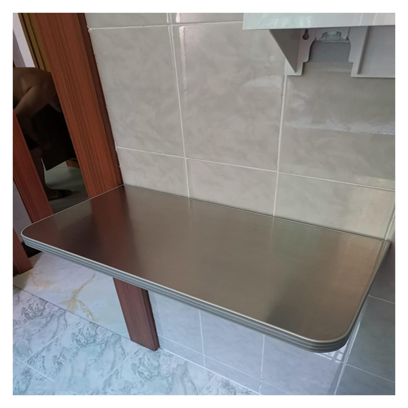 Table de travail pour barbecue pliante : gagnez de l'espace dans votre food truck