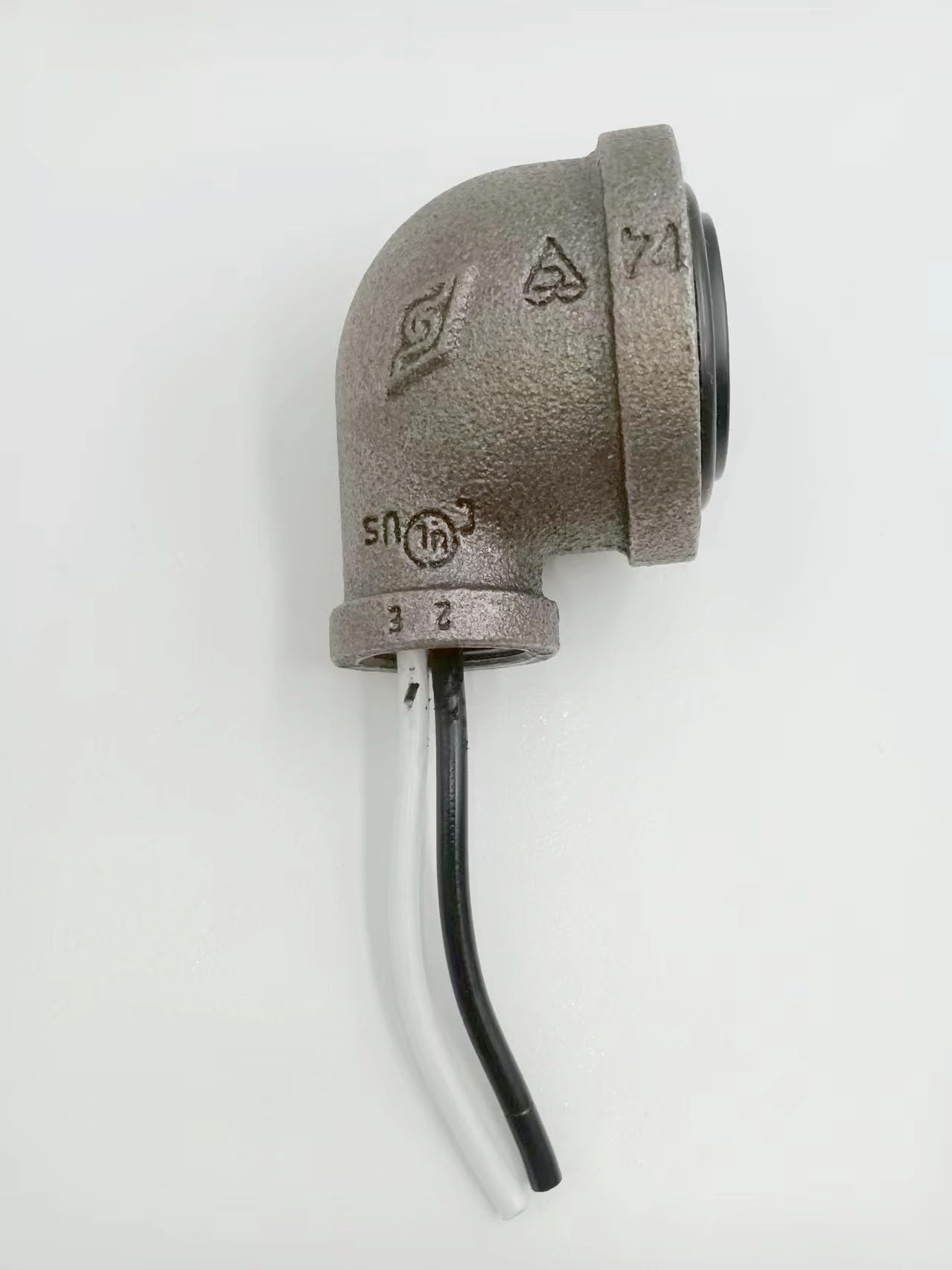1 PCS Industrial Pipe Lamp Socket, 1-1/4 x 1/2 inch, 120-250V