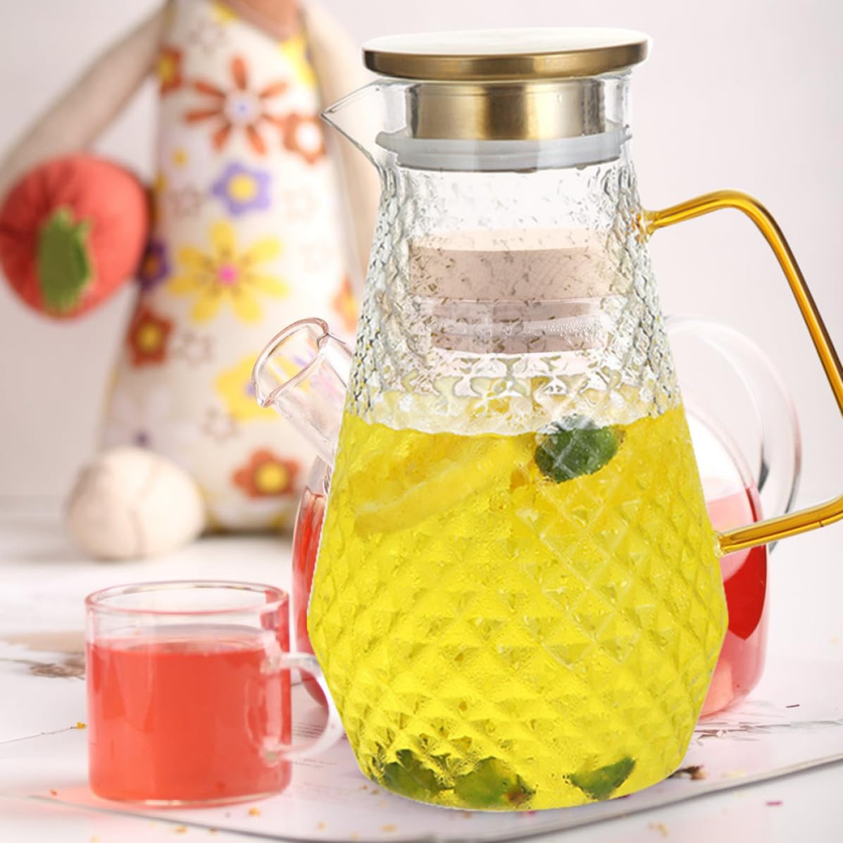 Alasum Jarra Ligera y Portátil de Vidrio de Borosilicato de 1500ml Tapa Sellada y Servir Bebidas Refrescantes para Agua Fría Adecuado para Uso Diario en Familia