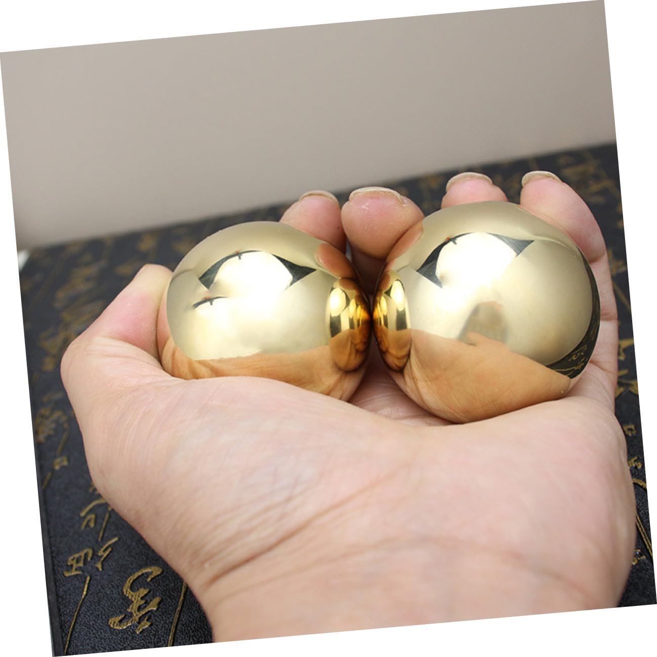 HEMOTON Handmassagebälle aus Messing Kleine Dekorative Handübungsbälle Finger Handbeweglichkeit Praktische Massagekugeln für Senioren und Gymnastik