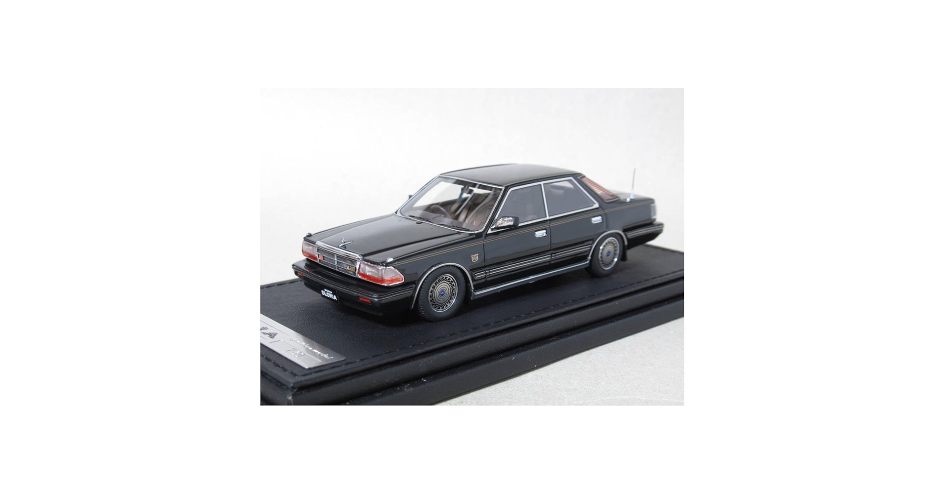 イグニッションモデル グロリア Y30 4ドアHT VIP photo2.jpg