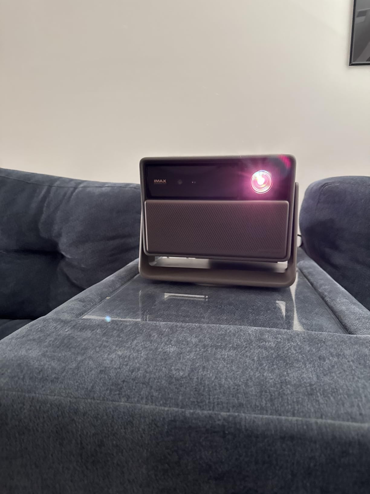 XGIMI Horizon projector side profile showing lens and vents
