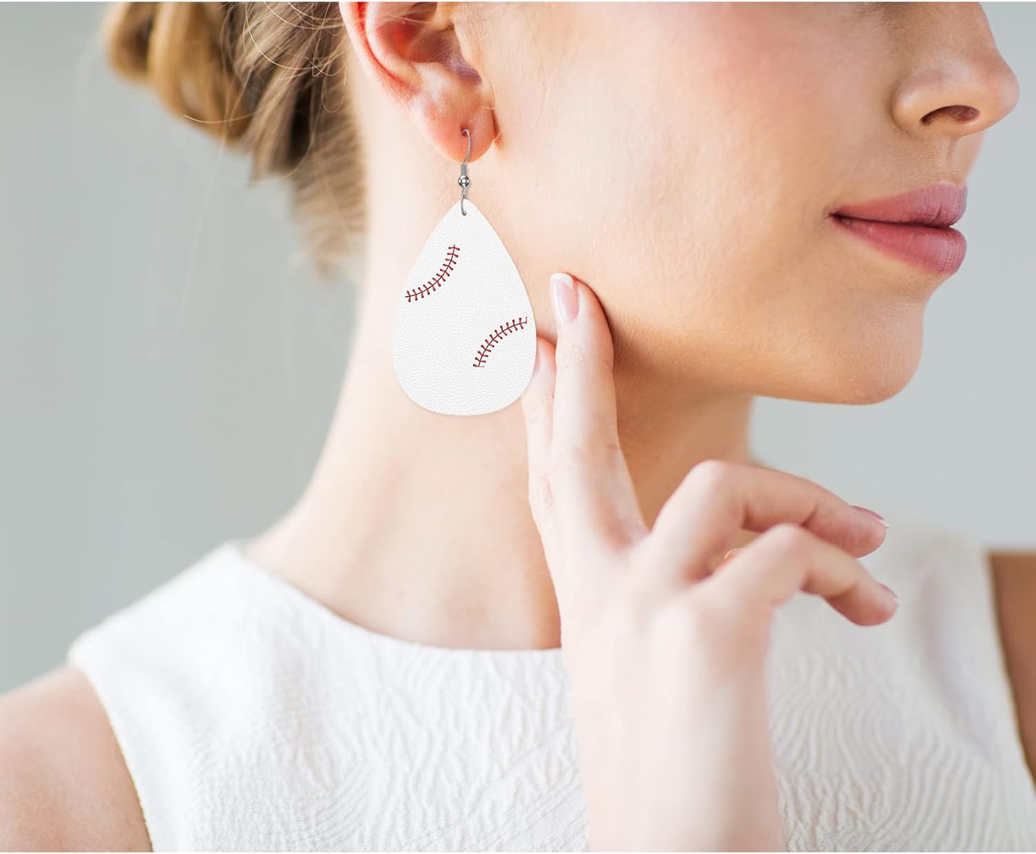 Baseball Red Lace Leather Teardrop Earrings For Women Sports Baseball Red Suture Ball Texture Western Earrings For Friends Gift Drop Dangle Earrings