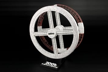 Moebius Models 2001 A Space Odyssey - Space Station 1:2600 scale from (MODEL KIT)