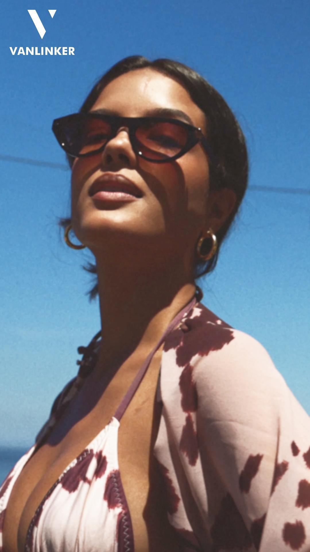 VANLINKER Retro Small Oval Sunglasses for Women Men Trendy Narrow