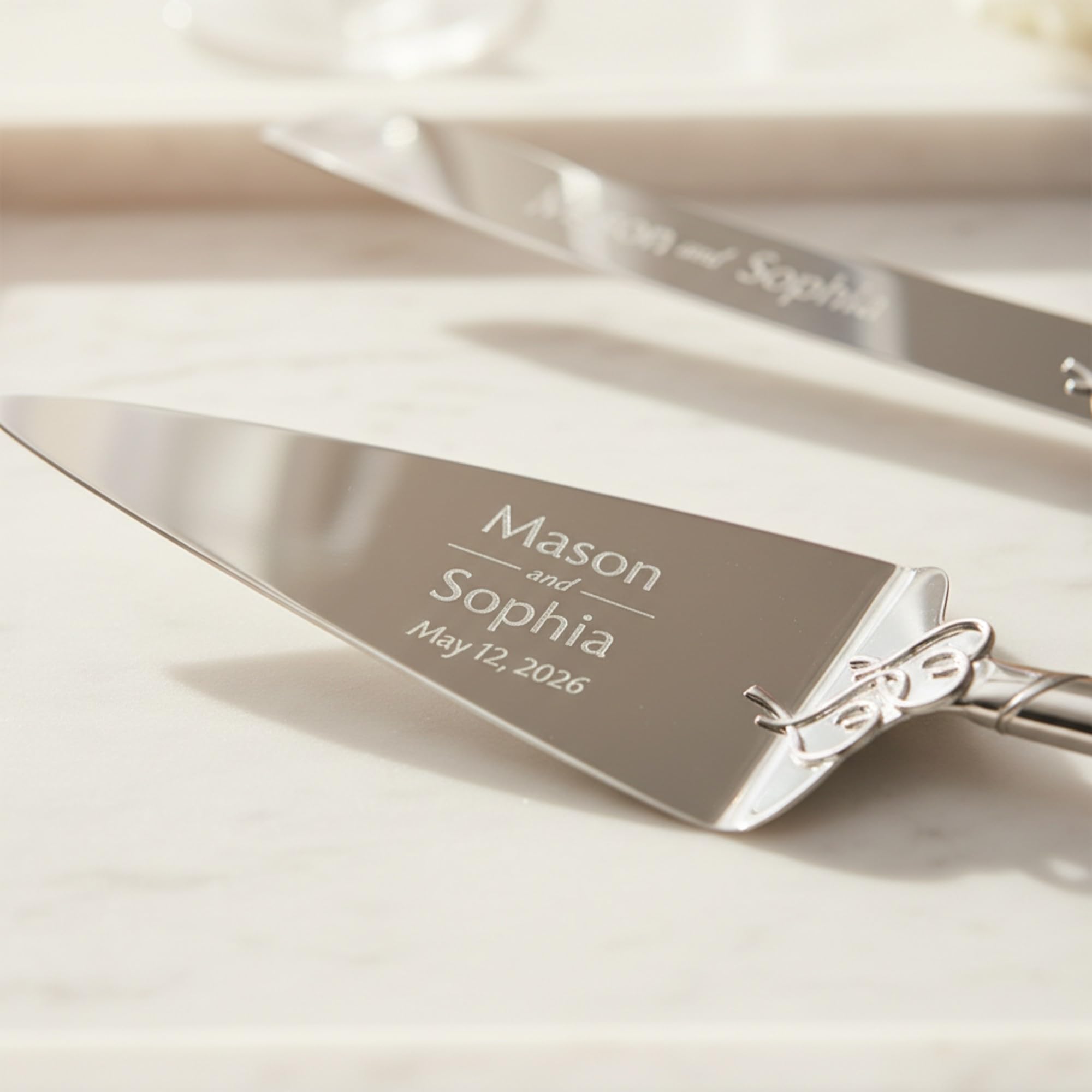 Amazon | Lenox Personalized Engraved True Loveケーキナイフ