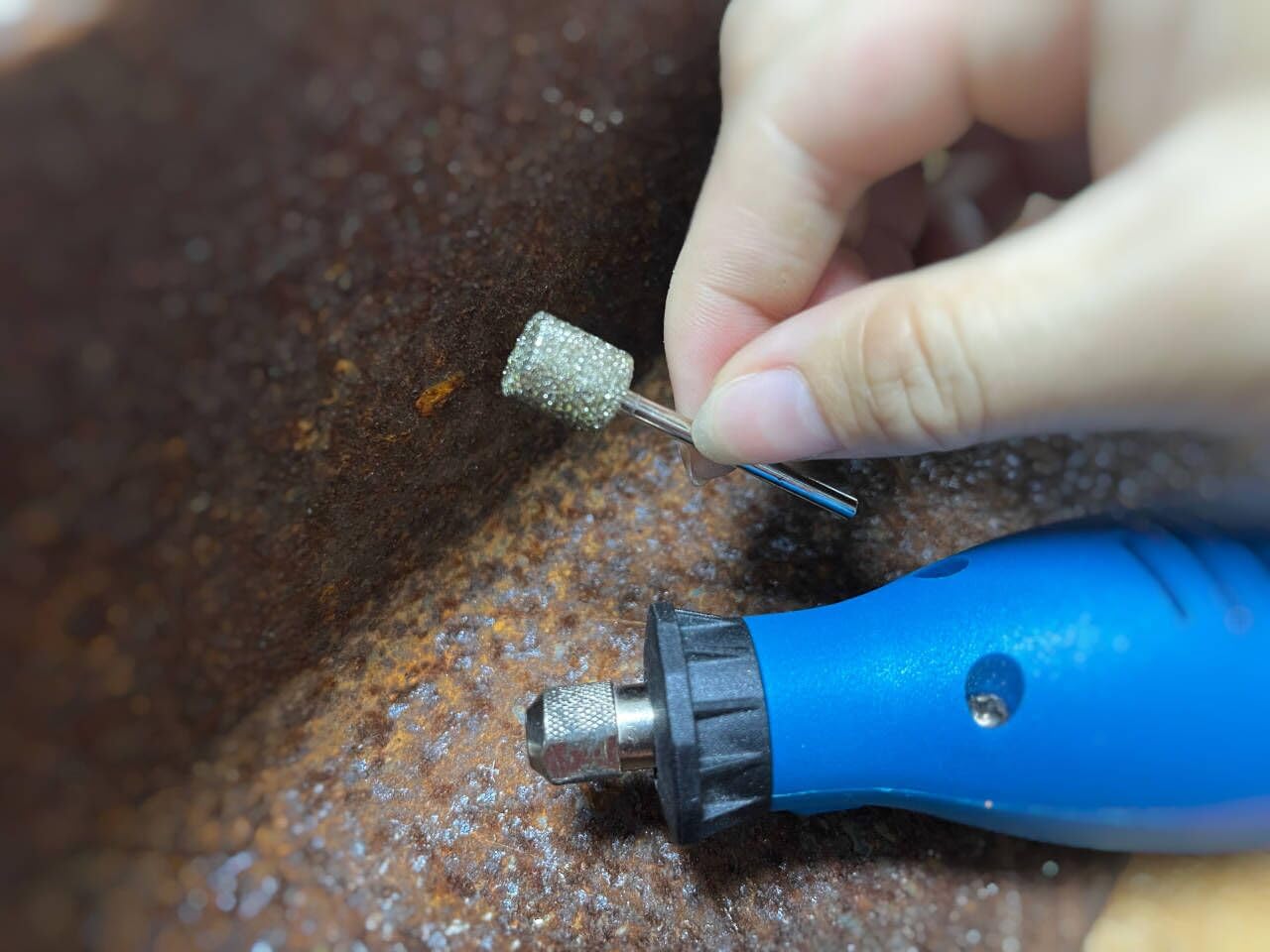 Wiertła szlifierskie do zadziorów diamentowych, 30 szt. 46 # powlekany diamentem punkty montowane na głowicy cylindra obrotowego zestaw zadziorów, chwyt 1/8 pasuje do większości wierteł obrotowych