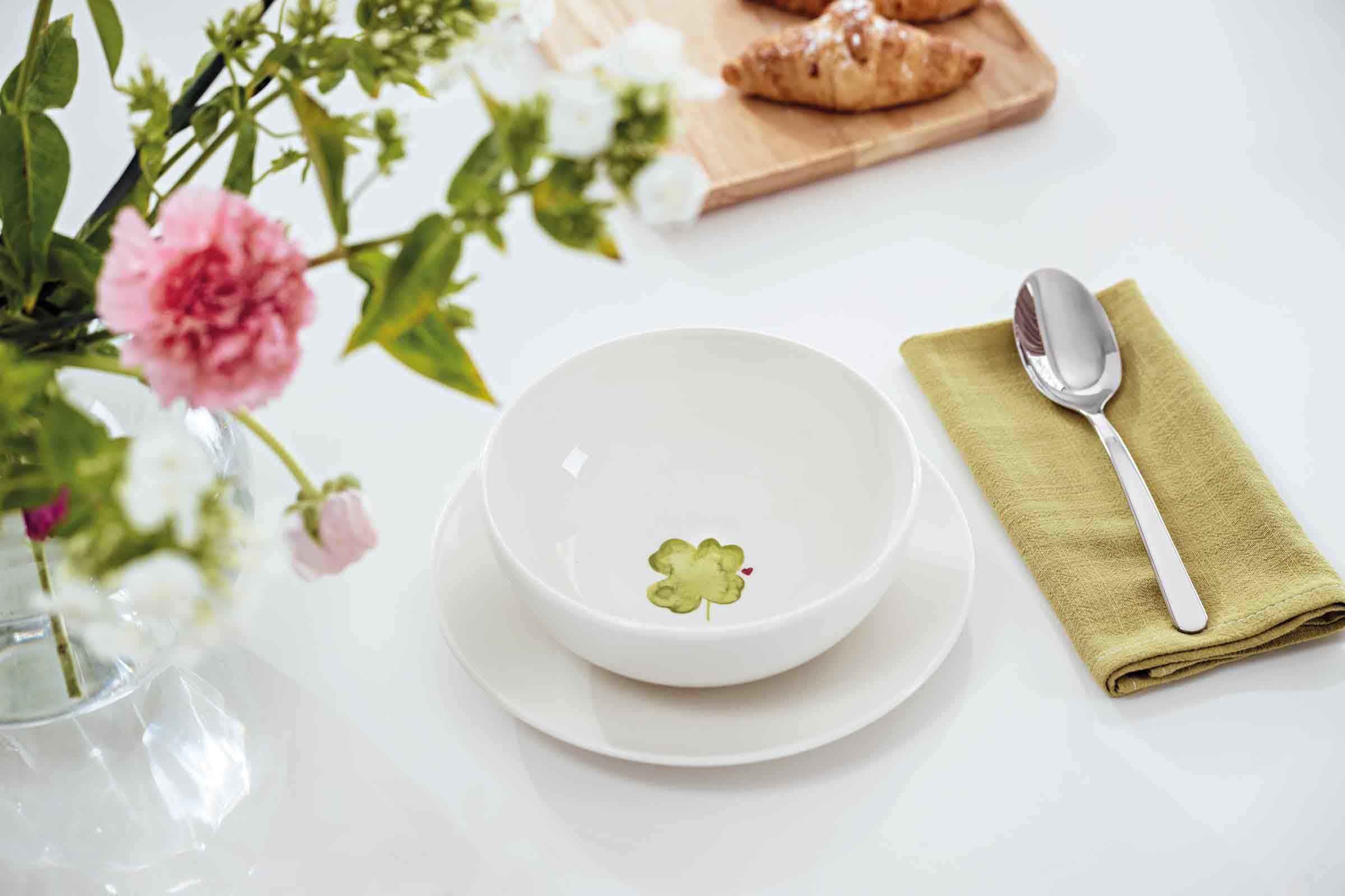 Villeroy & Boch With Love Müslischalen Good Luck 4er Set, 590 ml, Vielseitige Schalen für Suppe, Salat und Ramen, Premium Porzellan, spülmaschinen- & mikrowellengeeignet
