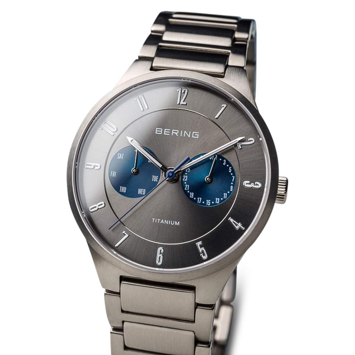 Bering Time 11539-777 męski zegarek na rękę z kolekcji Titanium, z tytanowym paskiem i odpornym na zarysowania szkiełkiem szafirowym. Zaprojektowany w Danii