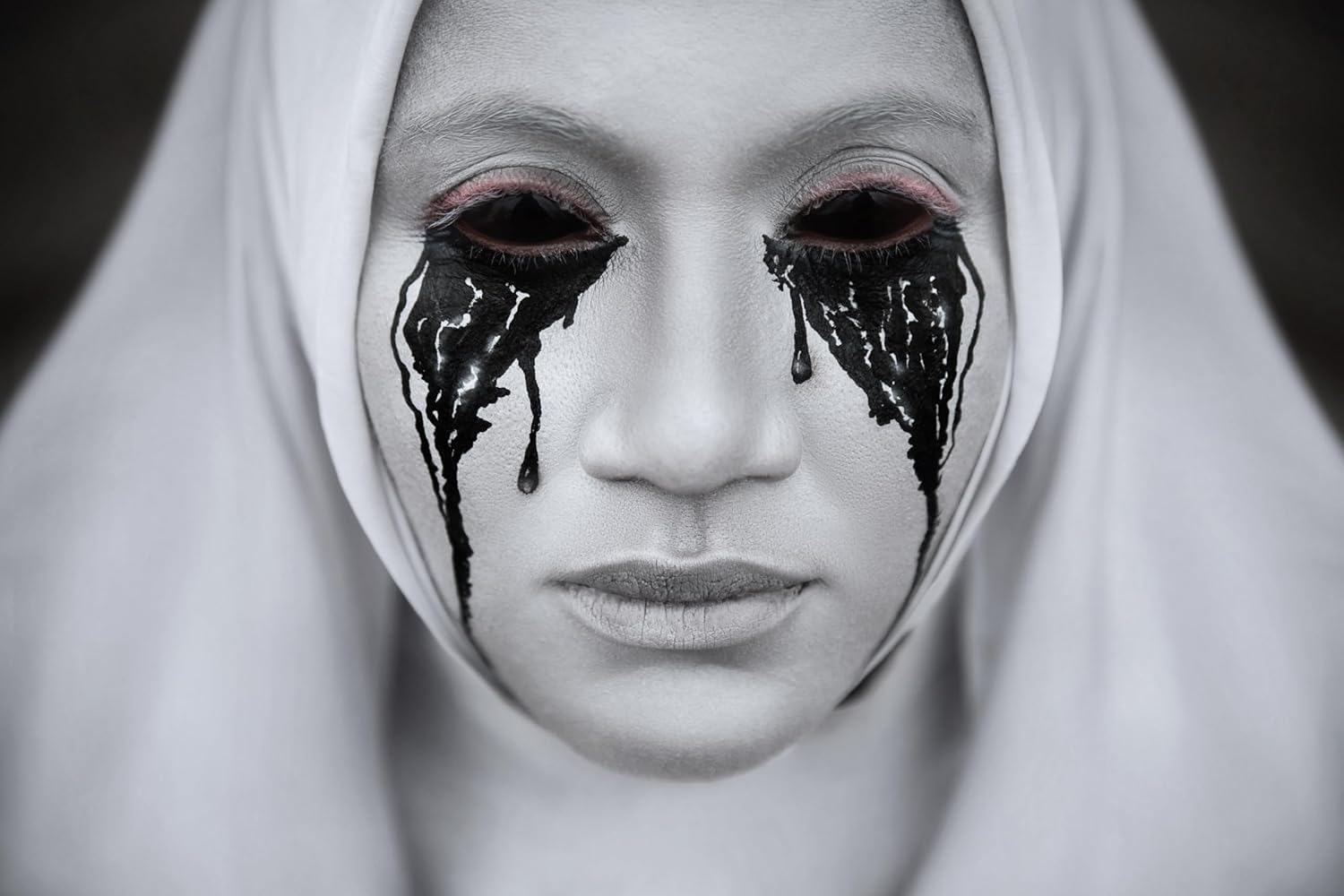 Zoelibat Eyecatcher - Black Eye - Schwarze Sclera Kontaktlinsen 22mm – 6-Monatslinsen mit Aufbewahrungsbehälter – Vollschwarz, effektvolle Halloween & Cosplay Linsen - Ohne Sehstärke