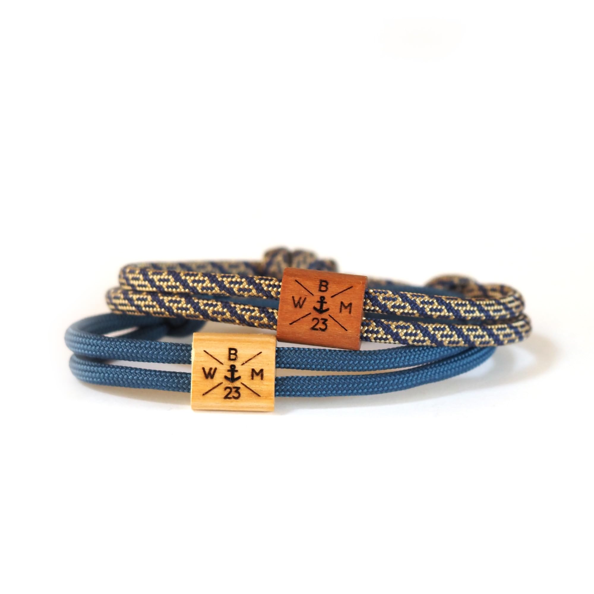myGreta Familien Wunschgravur Armband mit Initialen aus Holz und Segeltau Partnerarmband Holzarmband für besondere Menschen und Momente