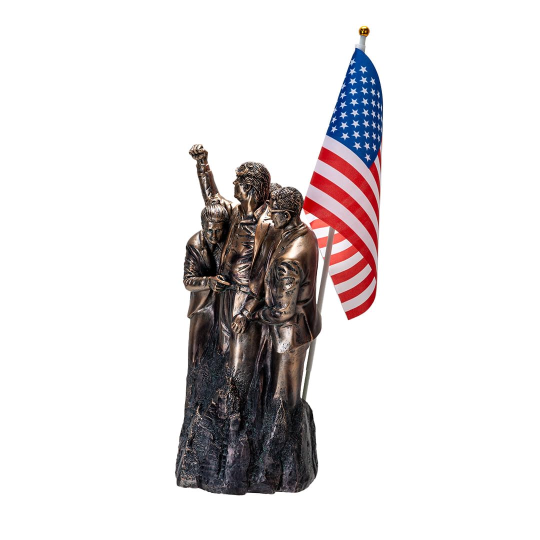 Pacific Giftware Trump Fight, Kunstharz-Figur, detailreich, Bronze-Finish, zeigt ikonischen Moment, Sammlerstück mit amerikanischer Flagge, patriotische Trump-Statue für Heimdekoration und Geschenk