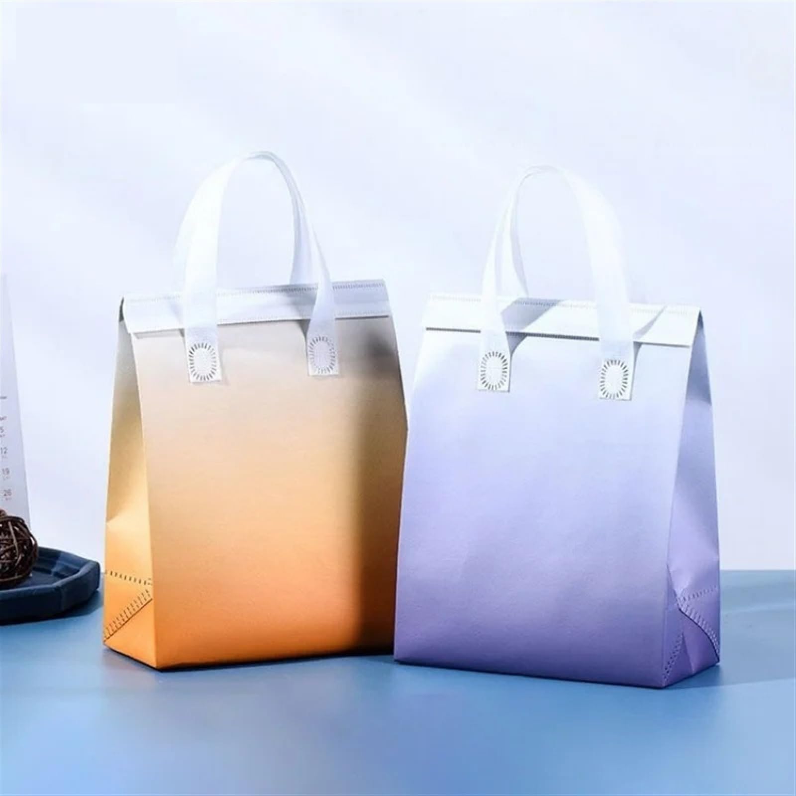 Sac Isotherme de Livraison Lot de 50 sacs fourre-tout isolants non tissés en tissu portable for aliments, gâteaux, boissons, emballage, garder au chaud et au froid, pochettes de livraison(Pink and whi