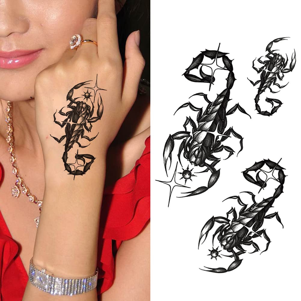 Yalangoch tatuirovka qilingan qizning telefon rasmlari Yalangoch tatuirovka qilingan qizning telefon rasmlari