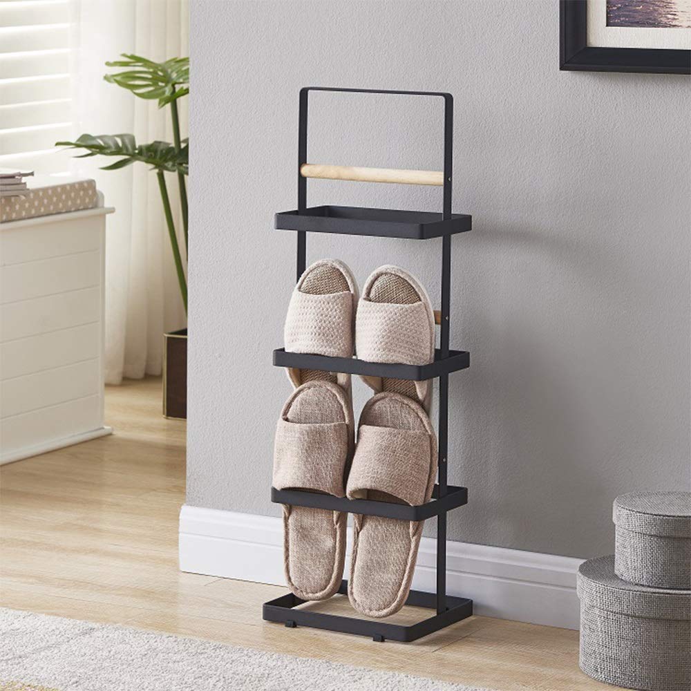 Étagère à chaussures design pour finition de pantoufles dans le couloir
