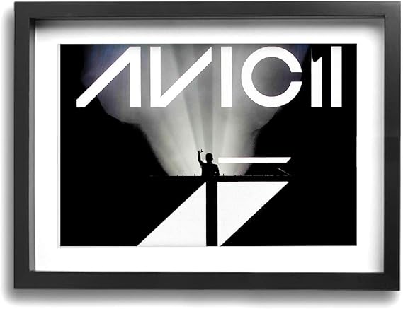 Amazon Co Jp Musician Dj Avicii アヴィーチー ロゴ フレームの絵 絵 壁画 ソファの背景絵画 アートパネル 玄関 壁アート 木枠付きの完成品 お洒落 ギフト サイズ30 40cm ホーム キッチン