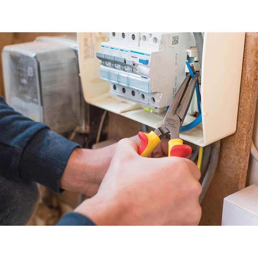 STANLEY 0-84-008 Pince a becs 1/2 ronds longs coudes 200mm isolee 1000v, Jaune/Rouge