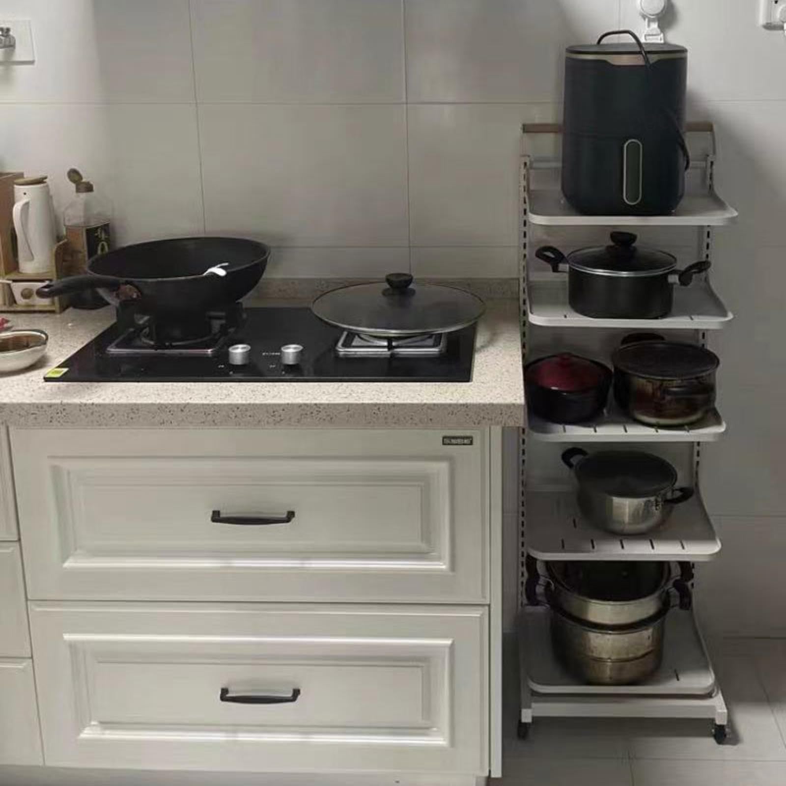 Scaffale da cucina bianco su ruote, 4 ripiani e 2 cesti, salvaspazio, versatile, per cucina, design elegante e funzionale