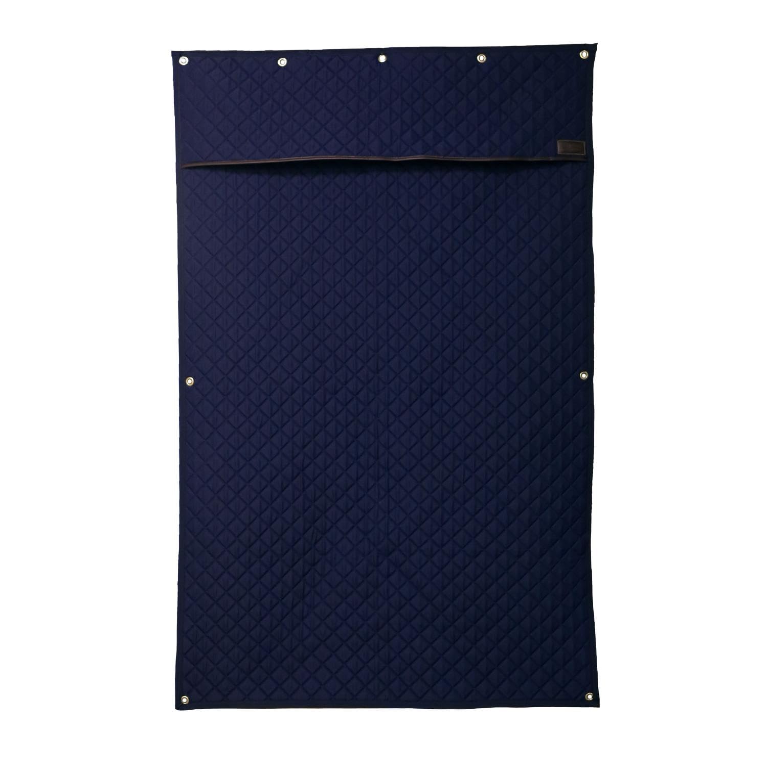 Tenture de box bleu marine pour créer un espace de repos serein lors de vos compétitions