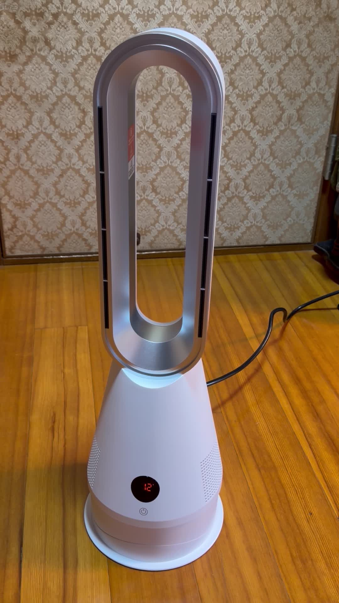JKが使用してました クーラー ヒーター サーキュレーター 1年中使えるね！