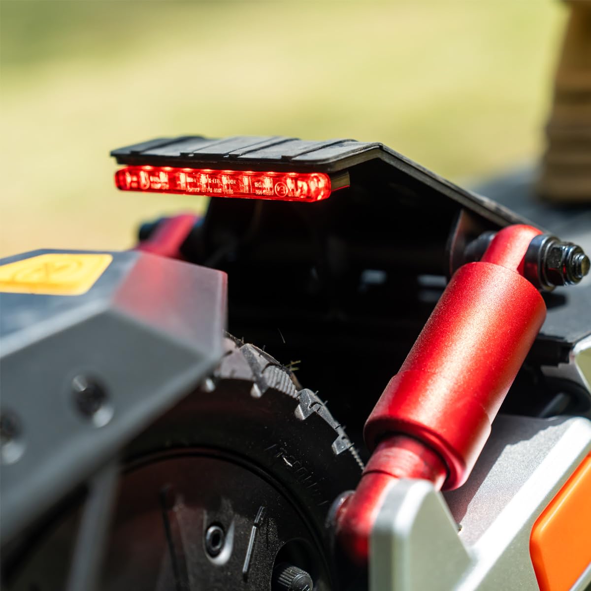 Kukirin M4 Max, Monopattino Elettrico per Adulti da 10 Pollici, Autonomia di 64 km, Doppia Sospensione, Forcella Anteriore, Pneumatici Senza Camera, Luce LED, Doppi Freni a Disco, Pieghevole per la