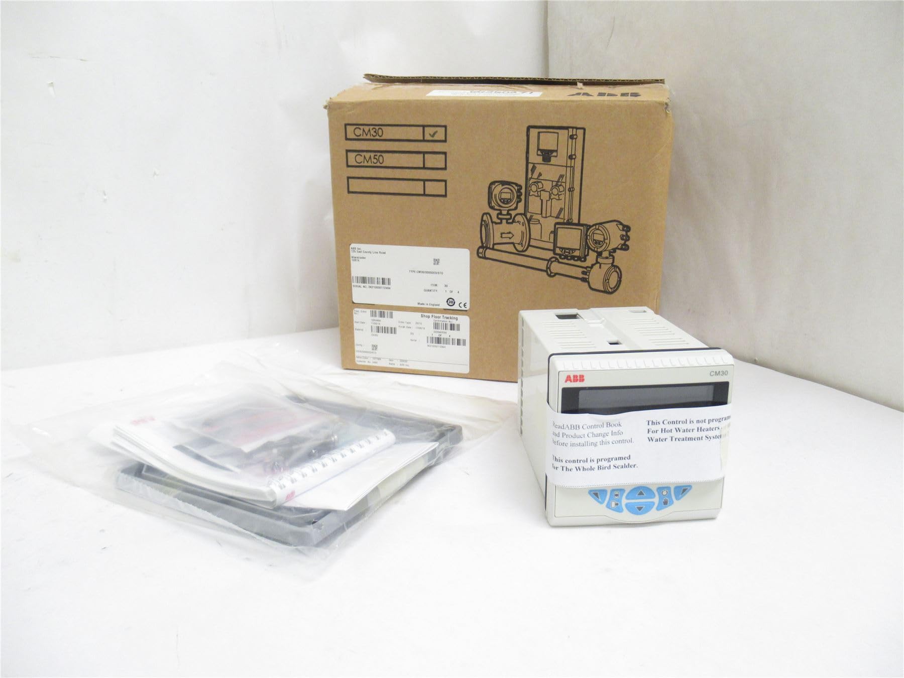 ABB CM30/000S0E0/STD | ABB TEMP CONTROLLER, 97 X 97MM, 3 OUTPUT ANALOGUE, RELAY, 100-240 V AC SUPPLY VOLTAGE ON/OFF