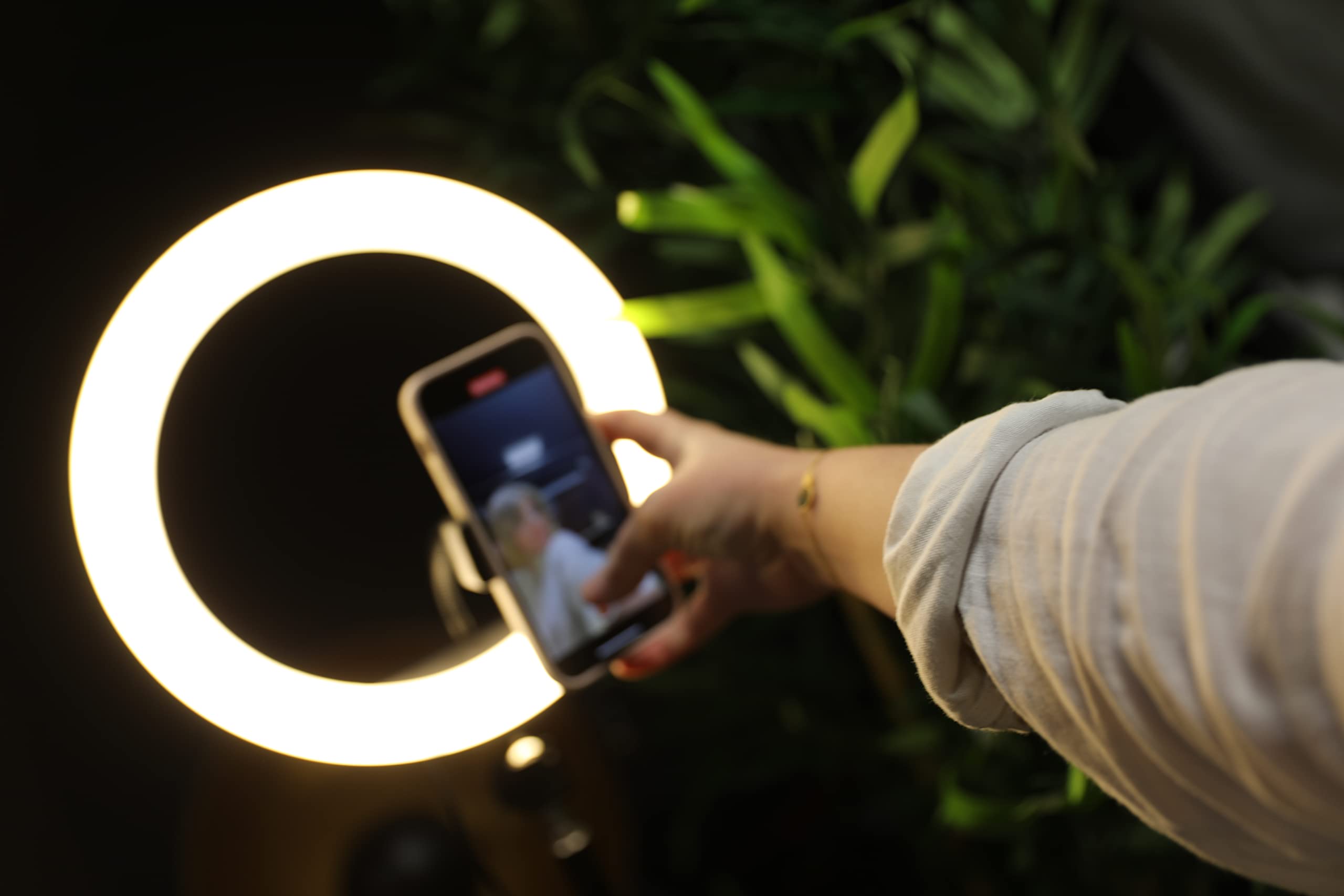 Konix Geek Star Anello luminoso con treppiede LED Ring Light Stand Quartz 26 cm per smartphone - Treppiede telescopico - Telecomando incluso