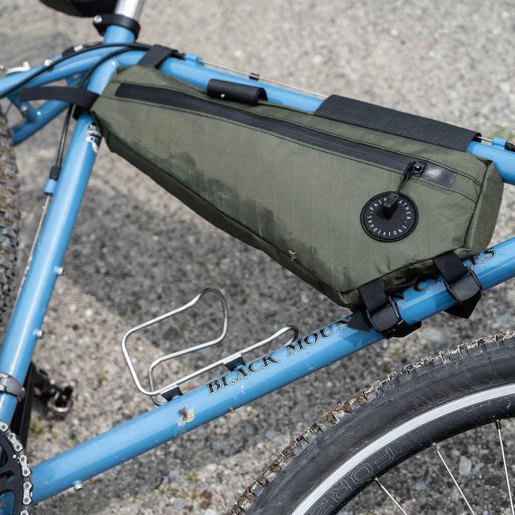 Amazon.co.jp: 日本製 FAIRWEATHER half frame bag （オリーブ